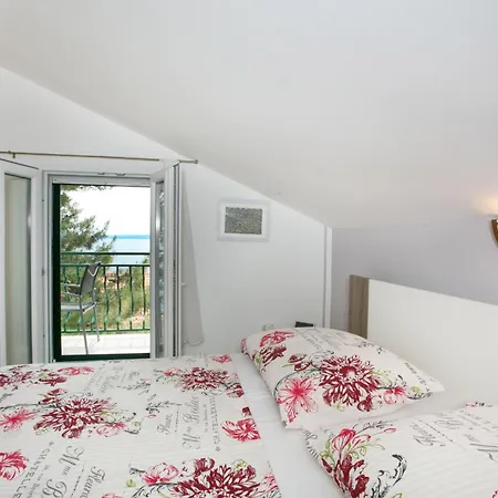 Apartment Mit Balkon Und Herrlichem Meerblick